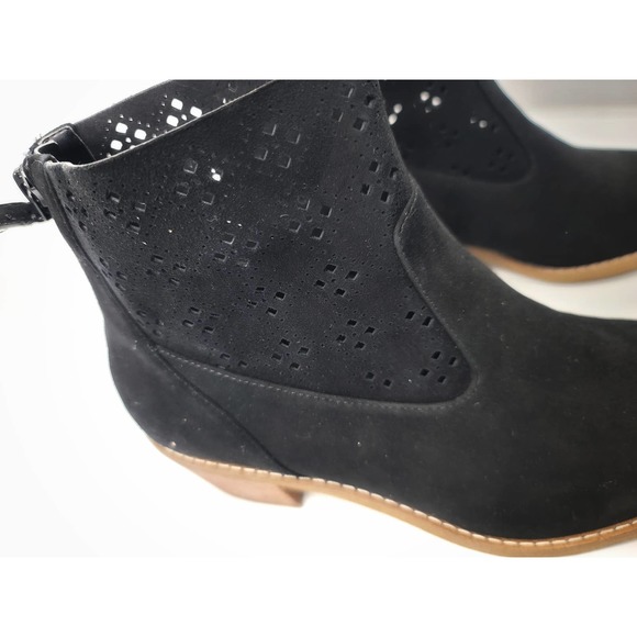 NEW COLE HAAN BLACK SUEDE LASER CUT OUT ANKLE BOOTIE - SIZE 8 - Picture 6 of 11